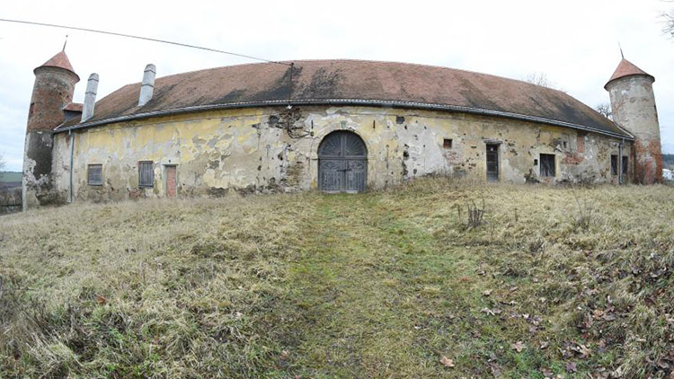 Zájem o ptenský zámek  má hned kvarteto kupců