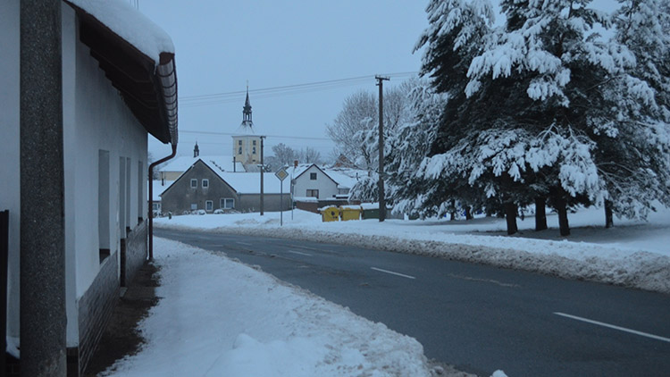 Chumelenice: uvízly kamiony i autobusy