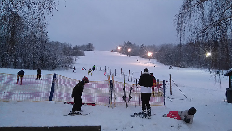    V Kladkách opět zasněžují