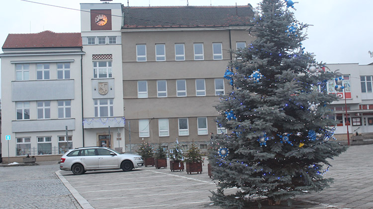 Místo trhů stezka za betlémy. Duch Vánoc Konici neopustil 