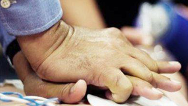 Policisté masírovali srdce prodavači kaprů!