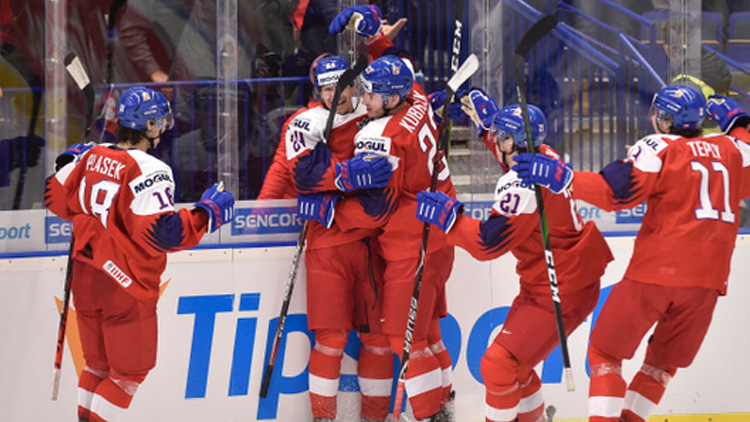 Propast se prohlubuje