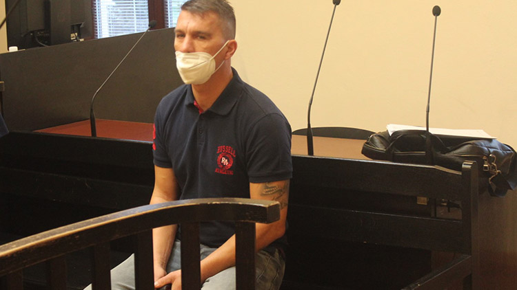 Chytili ho ze „zbytkáčem“, pak skončil v léčebně