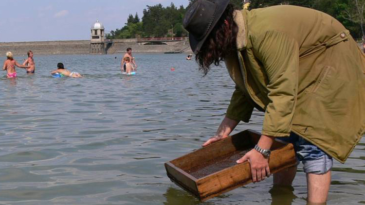 V nádrži se našly zlaté mince! 
