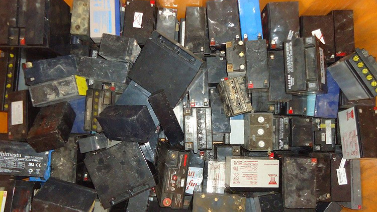 Baterií a akumulátorů se i nadále ZBAVÍTE ZDARMA