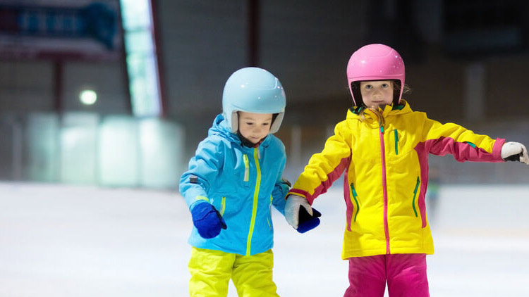 Přilby už i na bruslení. Blbost, či nutnost?  