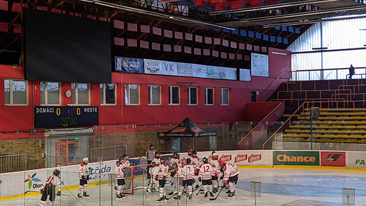 Zimní stadion musel rozmrazit!