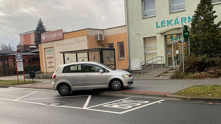 S autem chtěl vjet až do lékárny