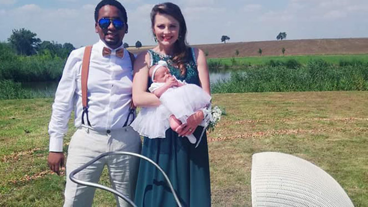 V Prostějově se potýkal s rasismem,  nyní se raduje z krásné dcery  