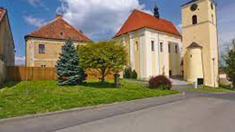 Z bývalých budov MŠ  v Určicích bude park