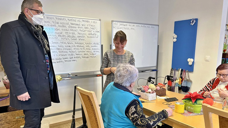 Potřeby poskytovatelů sociálních služeb na Lipnicku. Náměstek Slavotínek se o ně zajímal přímo v terénu