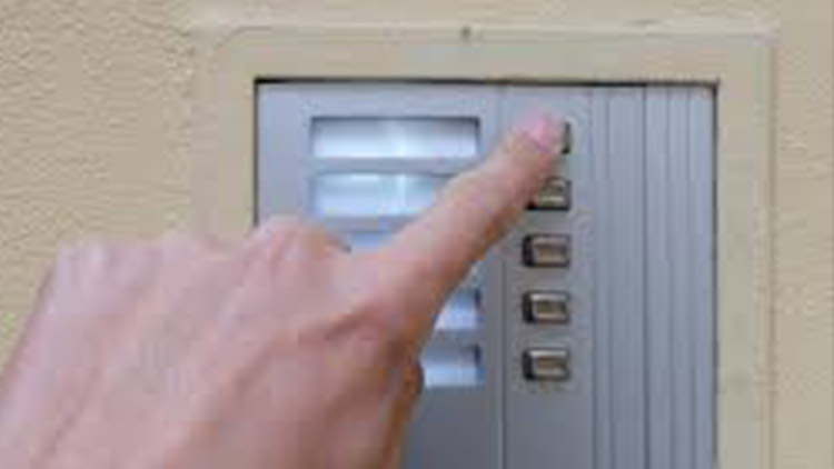 Zvonil ve tři ráno