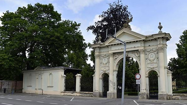 Další opravy na hřbitově