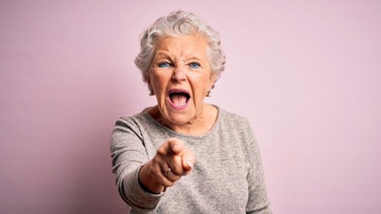 Smyslů zbavená sousedka!