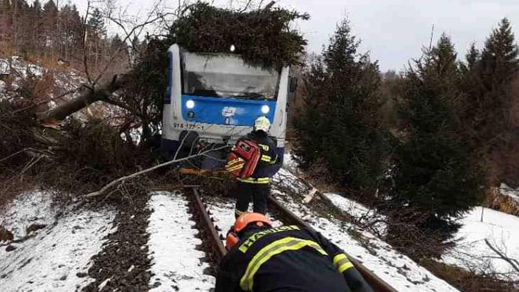 Hasiči v kraji vyjížděli kvůli vichřici téměř 250 krát