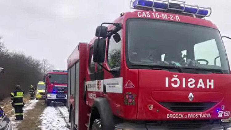 Seniorku tahali z potoka!