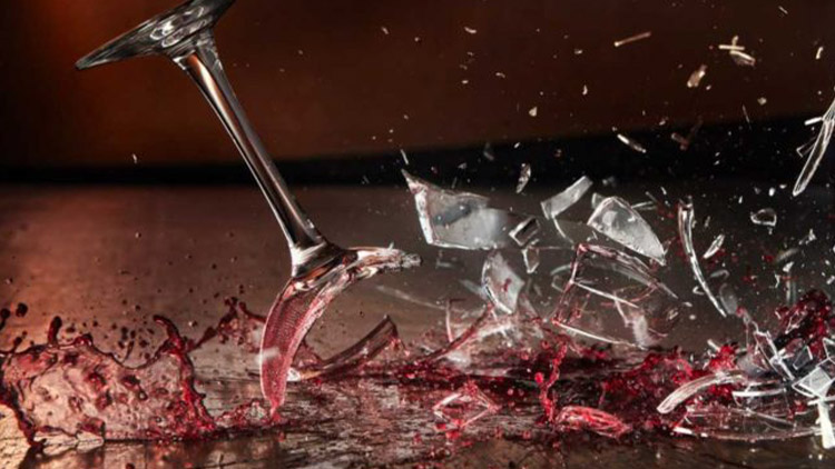 Spor o rozbitou sklenici