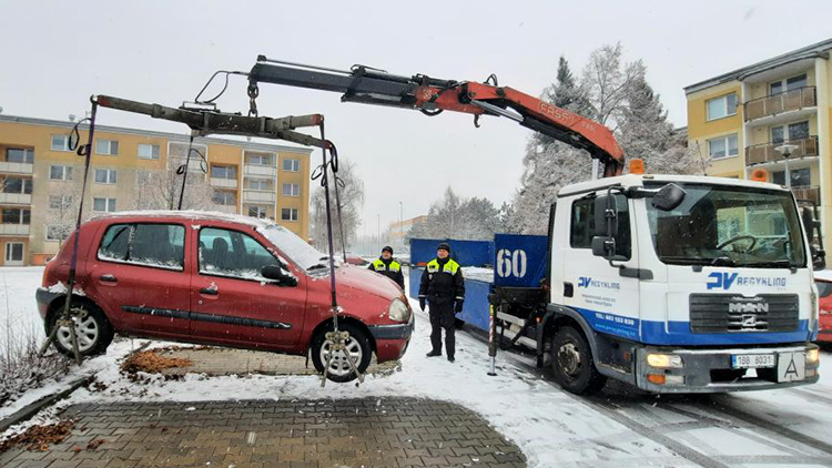Ve městě je posledních 10 autovraků