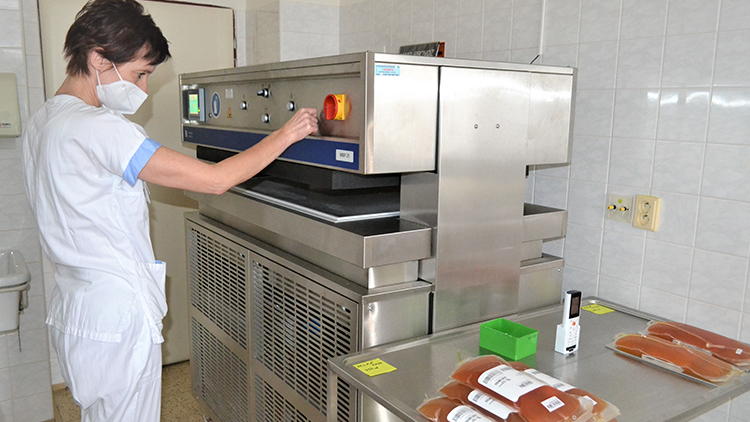 Krevní plazmu mrazí nový šokový zmrazovač