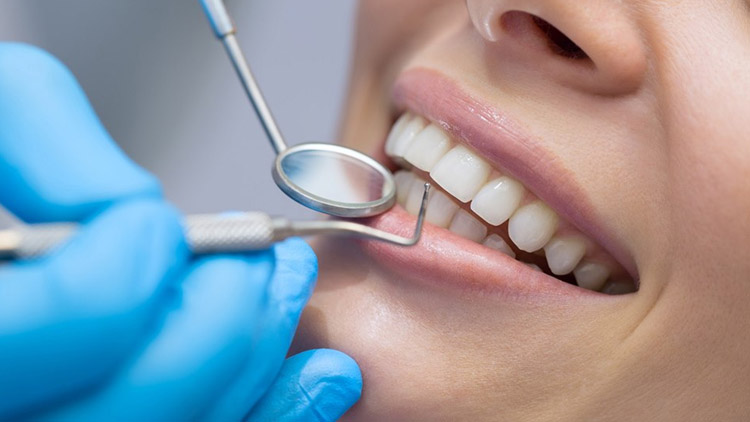 Hledá se zubař. Nutně 