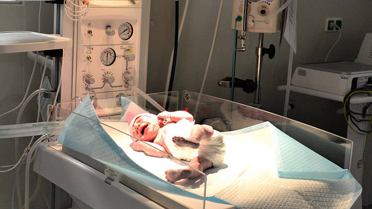 Z NEMOCNICE…  K záchraně miminek pomohou v nová lůžka