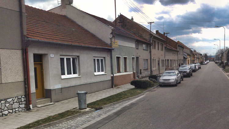 I letos se pustí město do oprav chodníků. Kde všude?