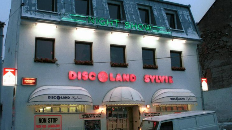 Divoké devadesátky: Praha měla Jonáka, Prostějov Večeře