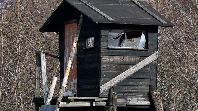 Kvůli zničenému posedu se myslivcům  stále NIKDO NEOZVAL