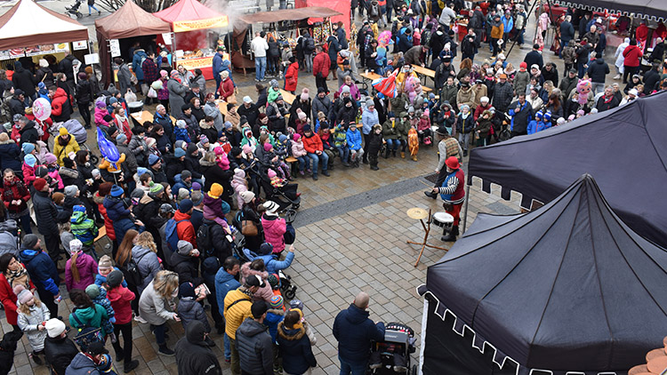 Masopustní veselice  zaplnila celé náměstí