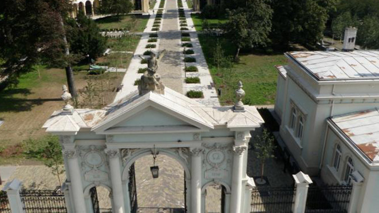 Hlavní brána hřbitova  bude UZAVŘENA!