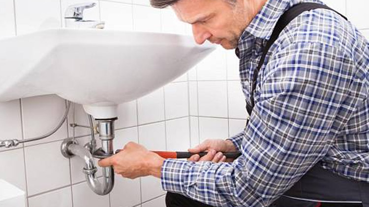 Nemáte doma Ferdu Mravence? Nevadí  Zkuste opraváře nebo hodinového manžela