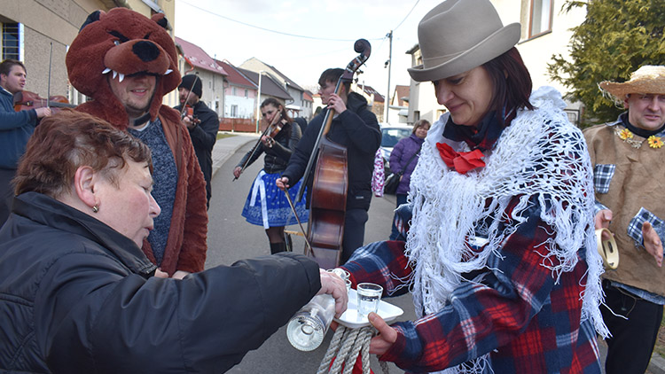 Do kalíšku,  do kalíšku...