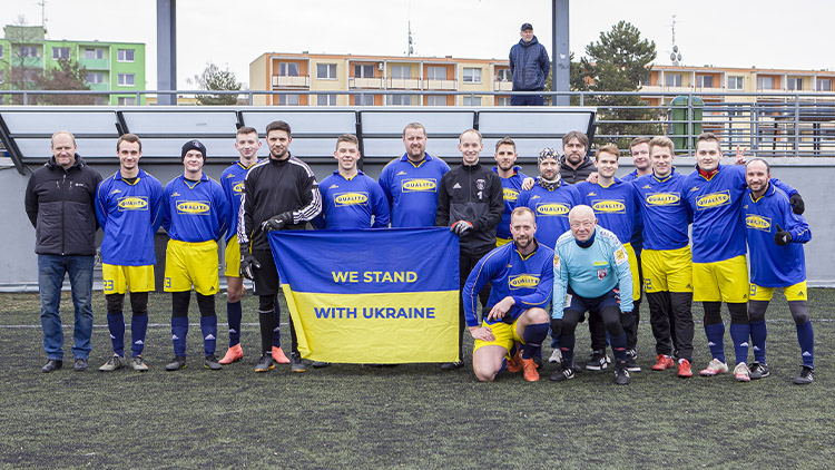 MODRO-ŽLUTÁ lavina znovu pomáhala