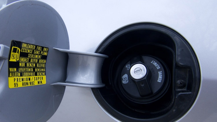 Provrtali mu nádrž