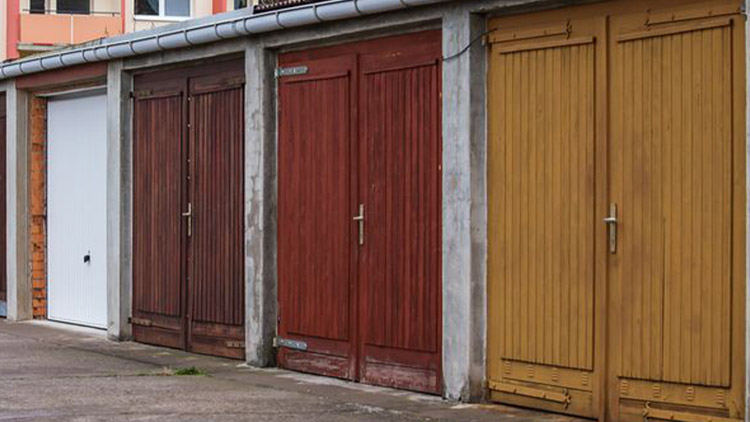 Z garáže vzal kolo