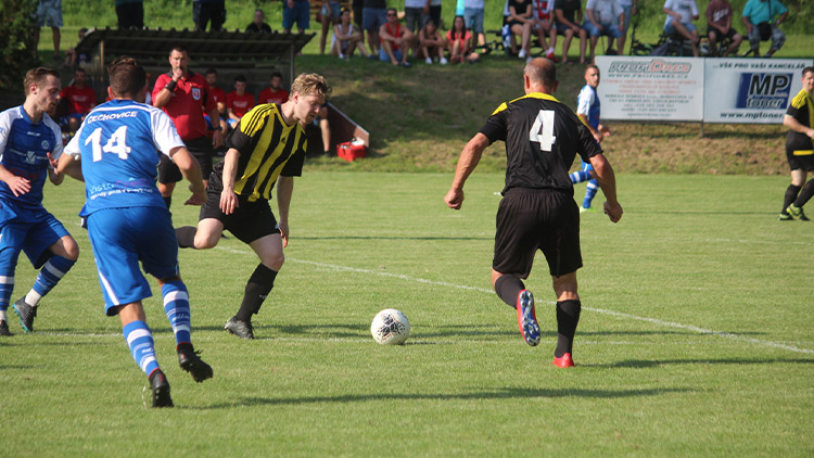 Fotbalový kolotoč se znovu roztáčí