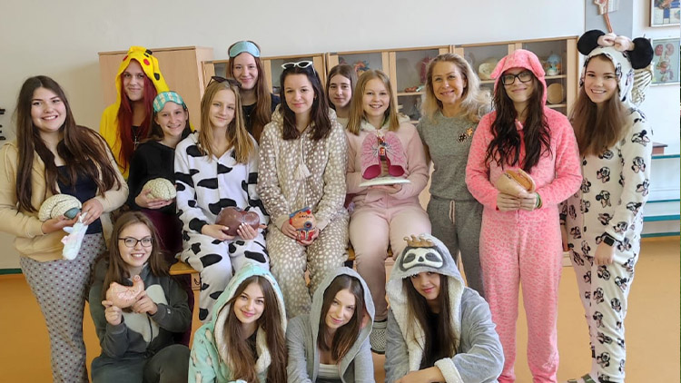 „Všichni musí být v pyžamu“