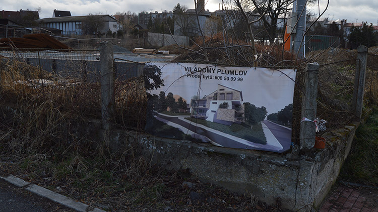 V Plumlově měly být Viladomy, nestojí tam ani torzo!  