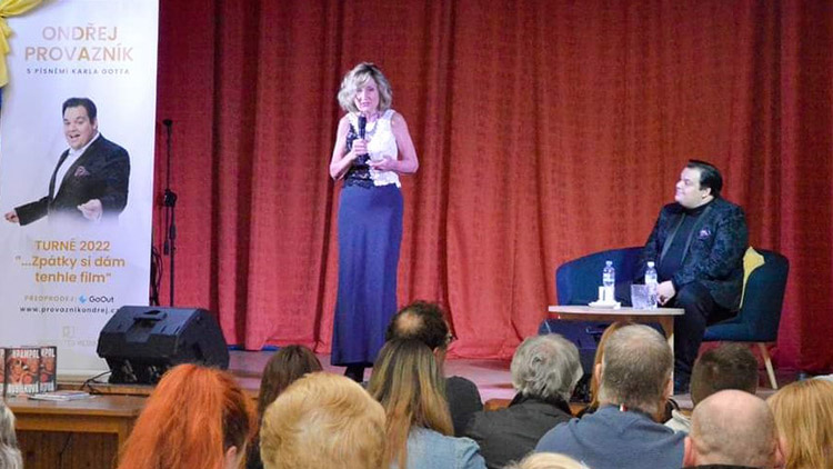 Publikum svými historkami bavila Zuzana Bubílková