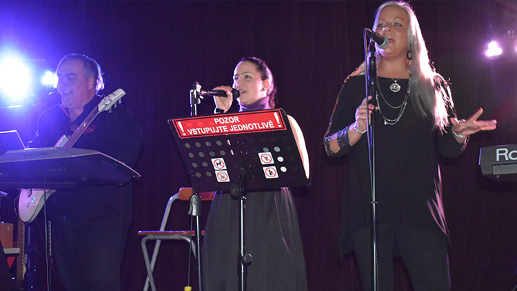 V čechovické sokolovně „hořelo“ jen na parketu