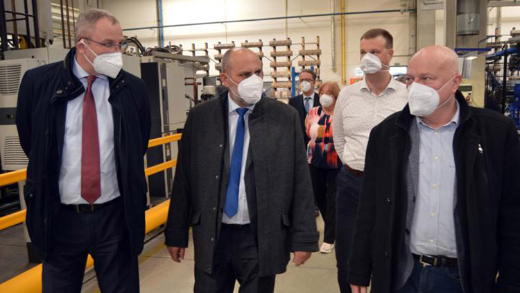 Radní schůzovali ve firmě Mubea