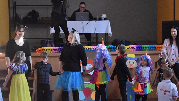 Na dětských šibřinkách v Otaslavicích to žilo