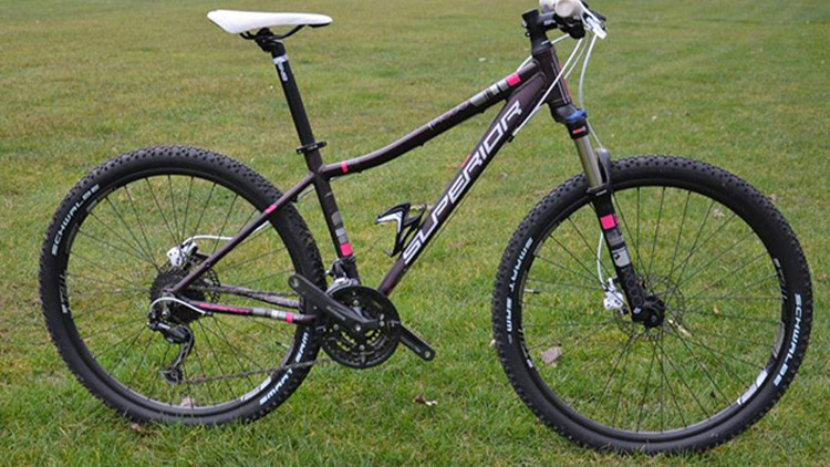 Z přístřešku ukradl kolo