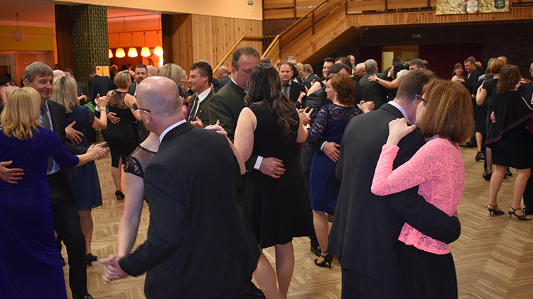 Ples vyprodán, losovalo se  o kance, zajíce i bažanty