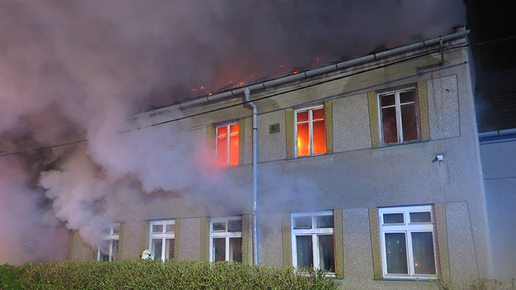 Při požáru v Držovicích hasiči objevili mrtvého muže