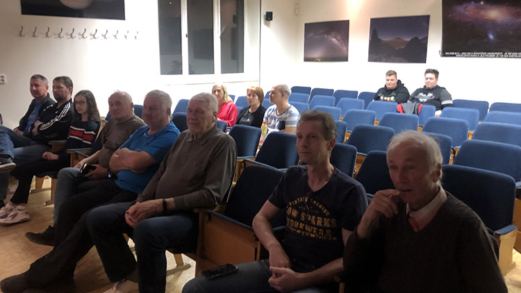 Ve hvězdárně viděli odvrácenou stranu  Měsíce