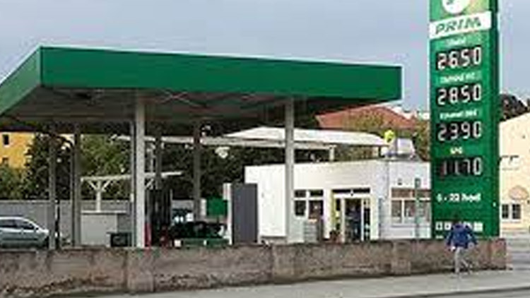 Netrefil se, nechal to být