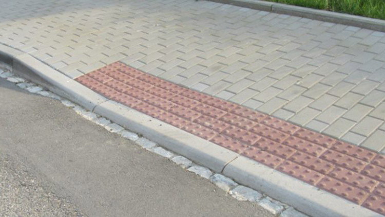 Peníze na chodník v Luční ulici schváleny