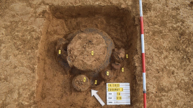 Archeologové odhalili nové pohřebiště. Nebožtíci byli ozdobeni šperky