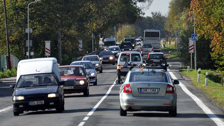 Začalo jaro, pro řidiče noční muka